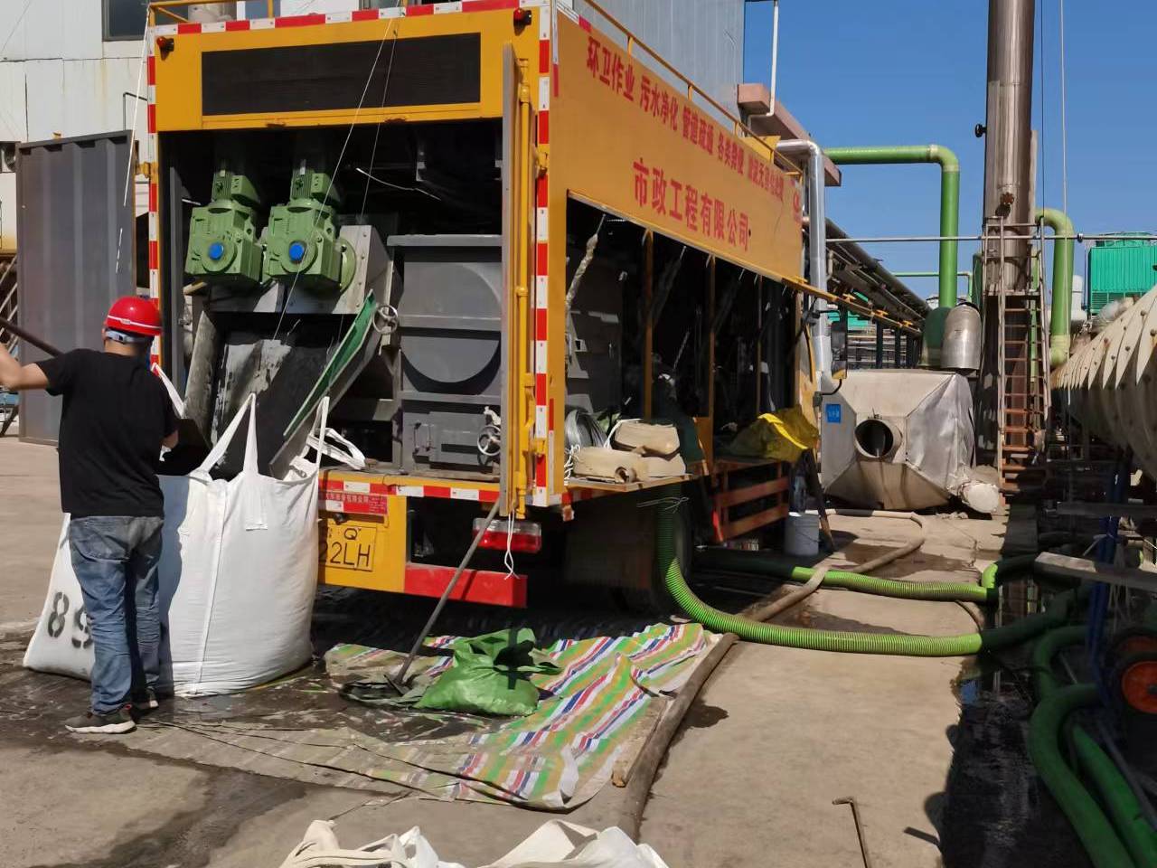 嘉陵淤泥压干处理